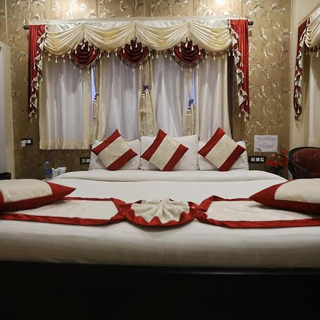 Отель The Ranikhet Continental Экстерьер фото