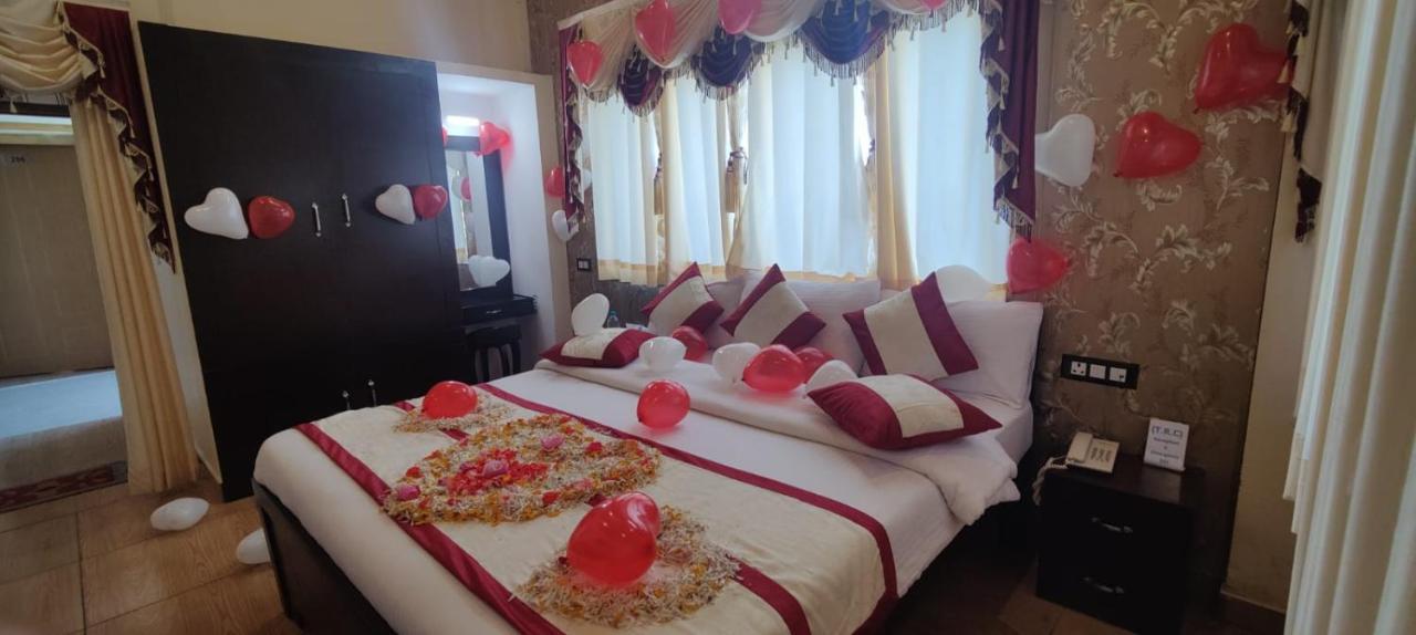 Отель The Ranikhet Continental Экстерьер фото