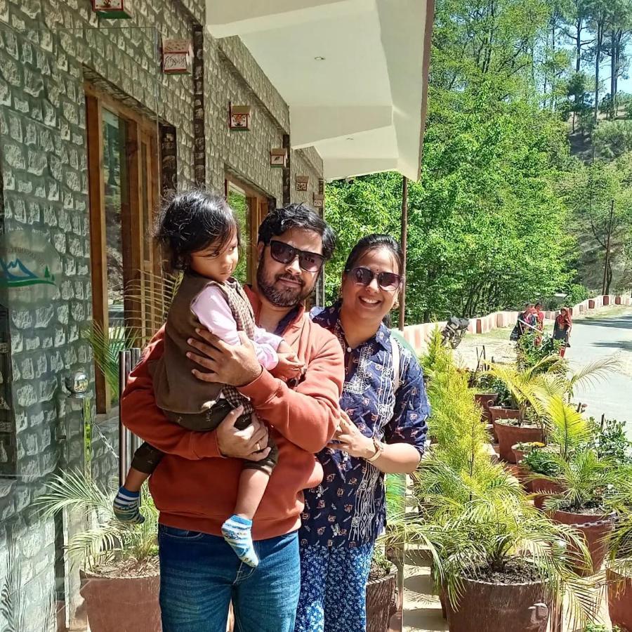 Отель The Ranikhet Continental Экстерьер фото