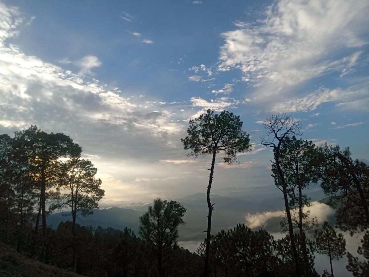 Отель The Ranikhet Continental Экстерьер фото