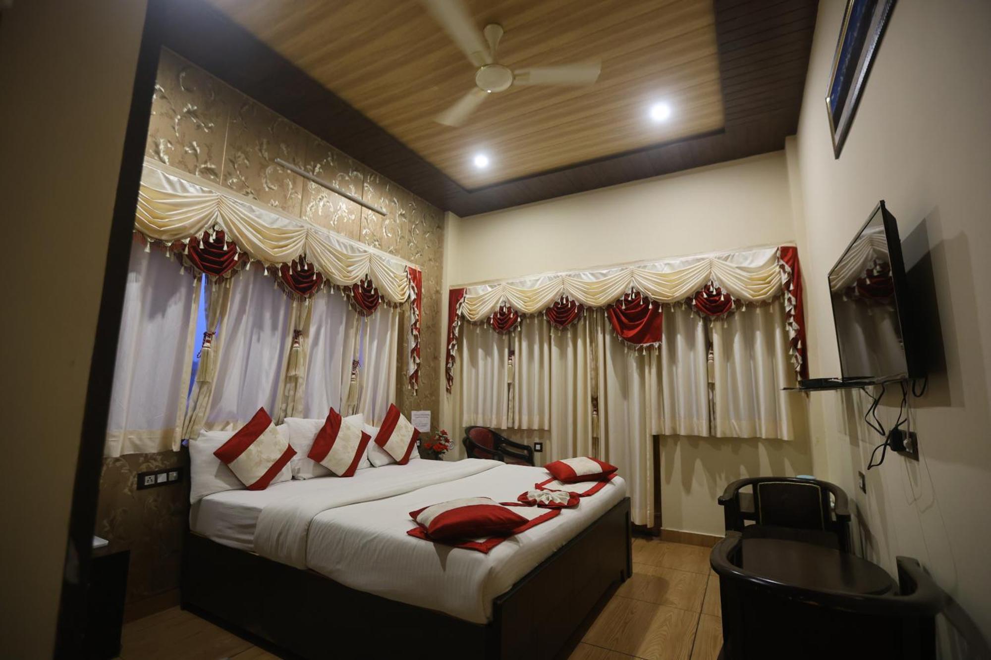 Отель The Ranikhet Continental Экстерьер фото