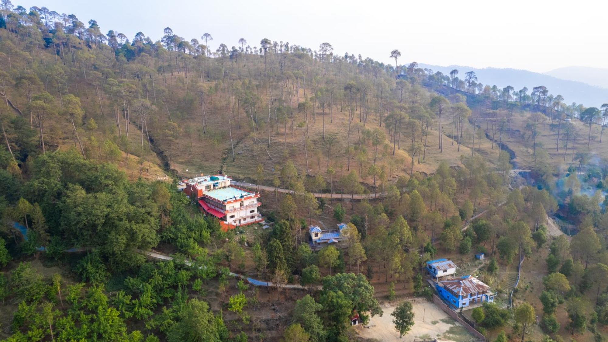 Отель The Ranikhet Continental Экстерьер фото